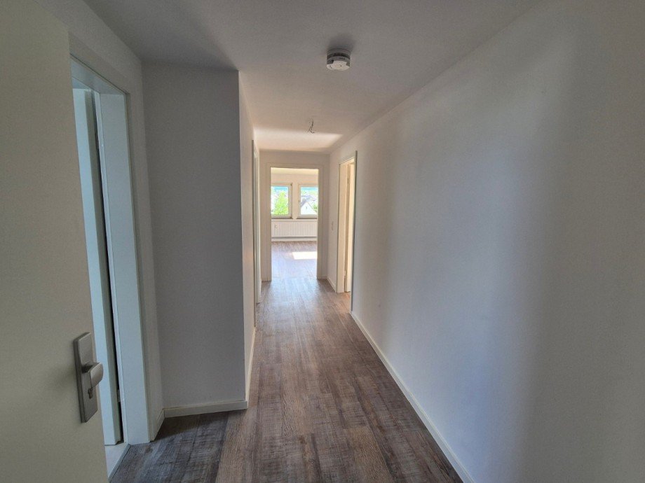Flur - www.immobilien-heise.de Dachgeschosswohnung Holzminden