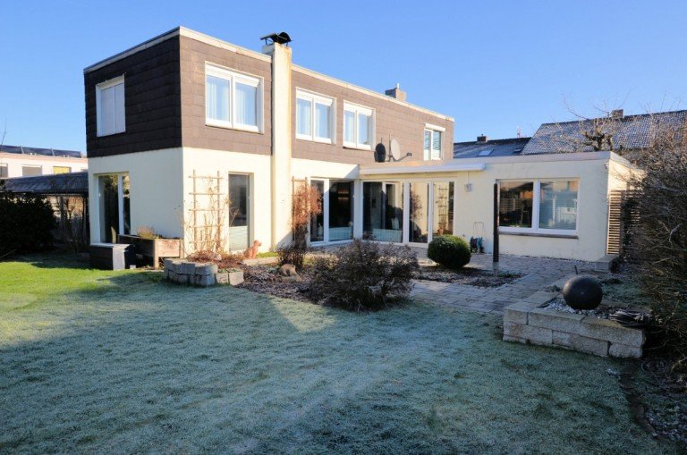 Großzügiges und helles 1-Familienwohnhaus mit großer Terrasse* Baujahr: 1967* Grundstücksgröße: 520 m² - Erbbaugrundst ...