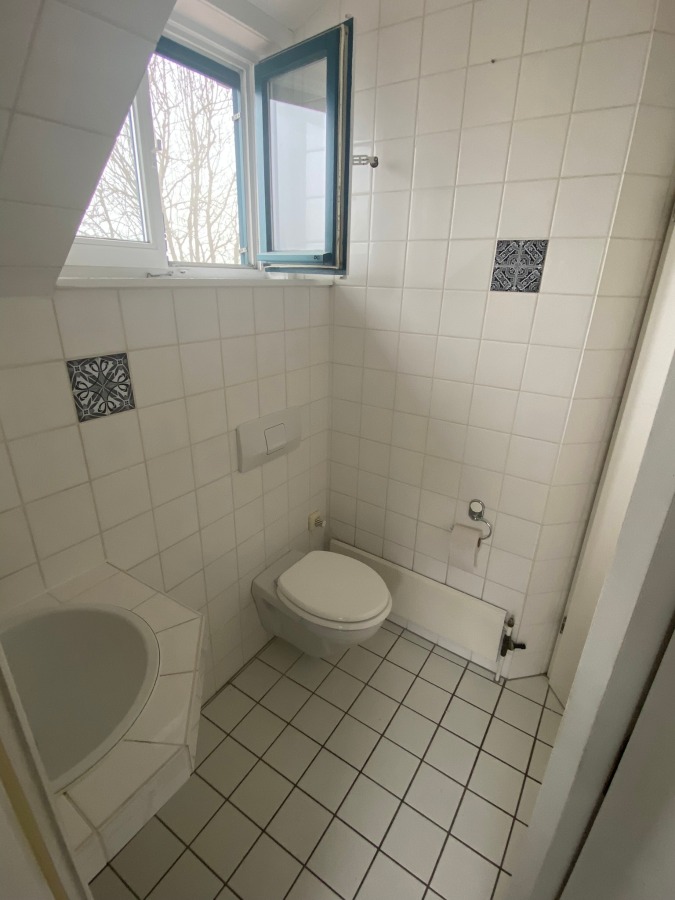 Heise Immobilien - Wohnhaus in H�xter - Bad3 - 1.Obergeschoss - Einfamilienhaus H�xter