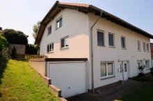 Doppelhaush�lfte mit Garage in Bodenwerder *** VERKAUFT 2025 *** Gepflegte Doppelhaush�lfte mit Garage ** Sehr gute Energiekennwerte **
