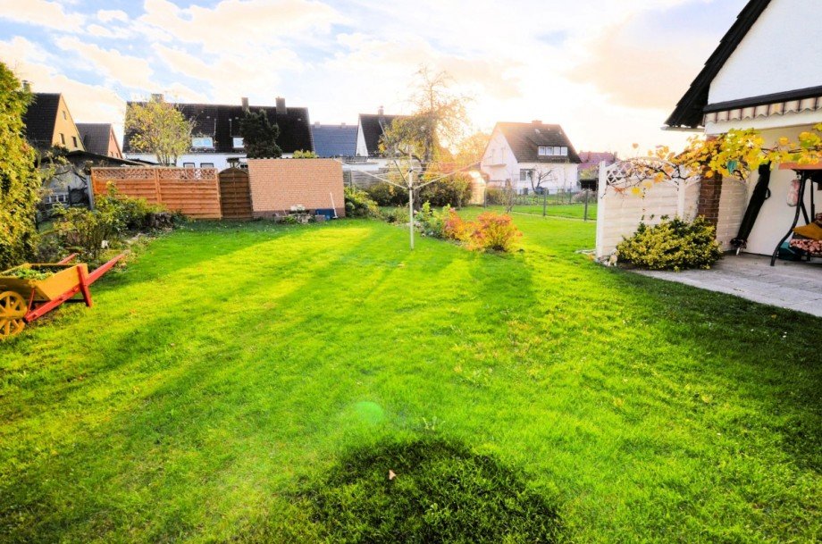 Heise Immobilien - 1- bis 2-Familienwohnhaus - www.immobilien-heise.de Zweifamilienhaus Eschershausen