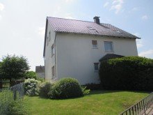 Heise Immobilien - 3-Familienwohnhaus Eschershausen Scharfoldendorf ** VERKAUFT 2022 ** Gepflegtes 3 Familienwohnhaus mit Doppelgarage in ruhiger Wohnlage - leerstehend