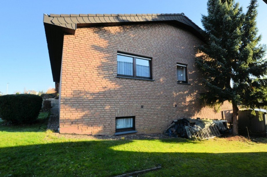 ** Heise Immobilien ** 1-Familienwohnhaus mit Garage - Holzminden Einfamilienhaus Holzminden