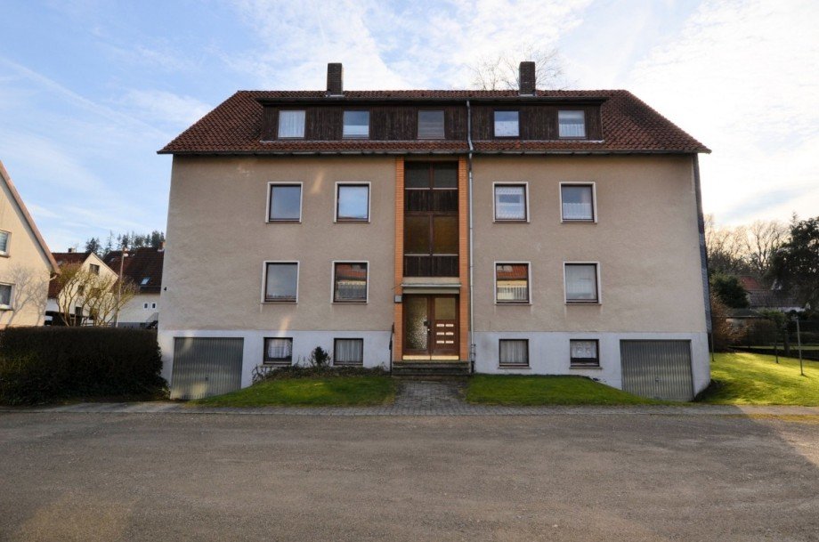 Heise Immobilien - 6-Familienwohnhaus mit Garagen - Delligsen Mehrfamilienhaus Delligsen
