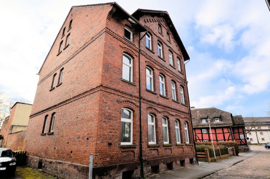 6-Familienwohnhaus mit 2 Garagen in Stadtlage - Heise Immobilien Mehrfamilienhaus Holzminden